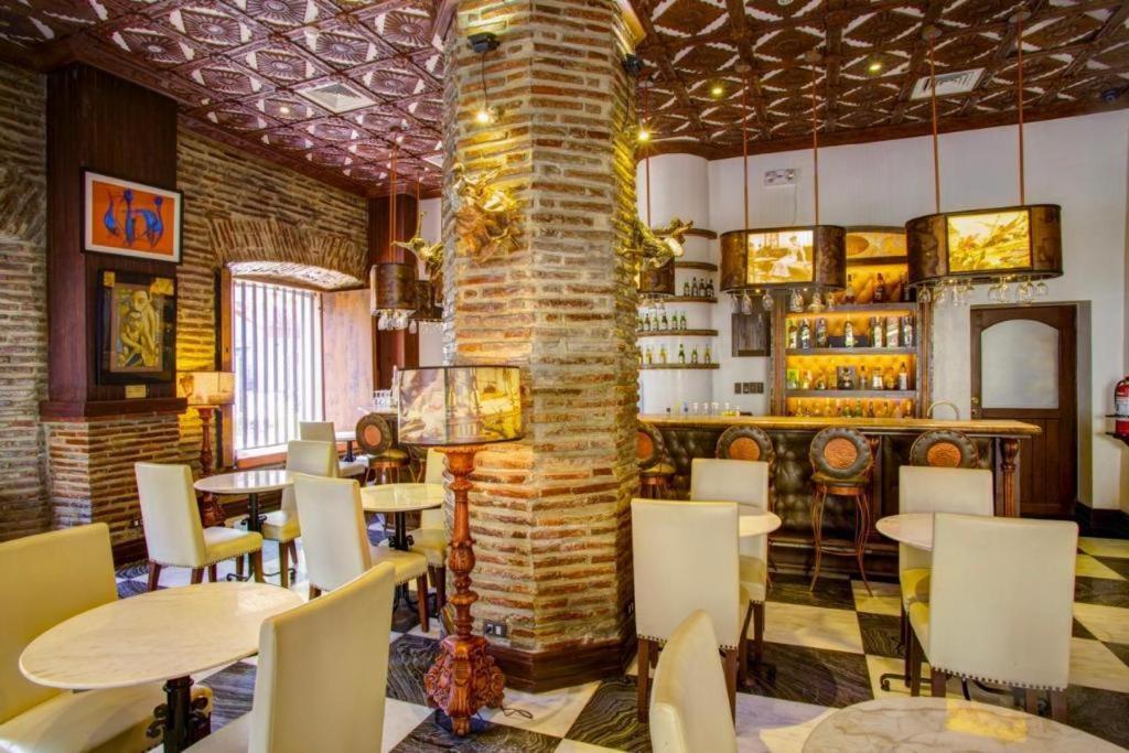 Hotel Luna Виган Экстерьер фото